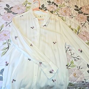 H&M white floral stitched blouse size 6/M